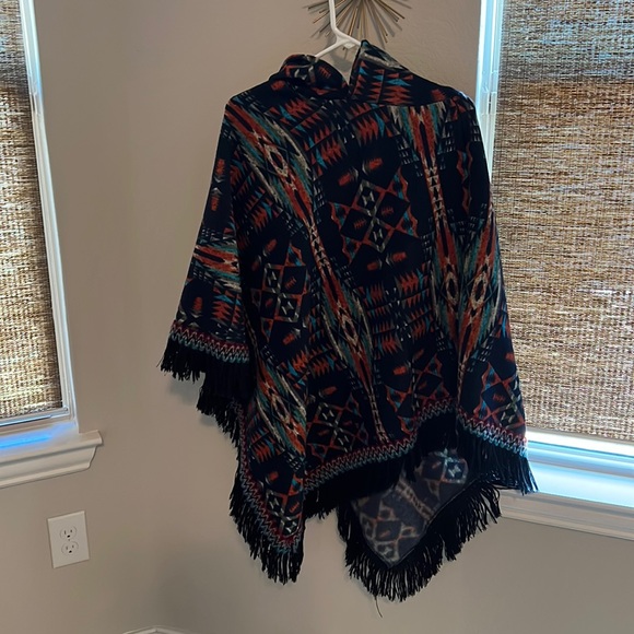 Poncho - Picture 1 of 2